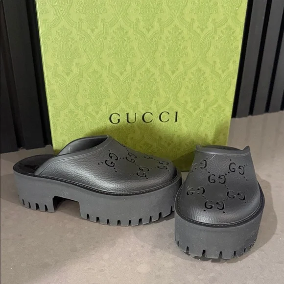 Gucci GG Black rubber Women's Platform Clogs ๐ค๐ค๐ค - Picture 3 of 12